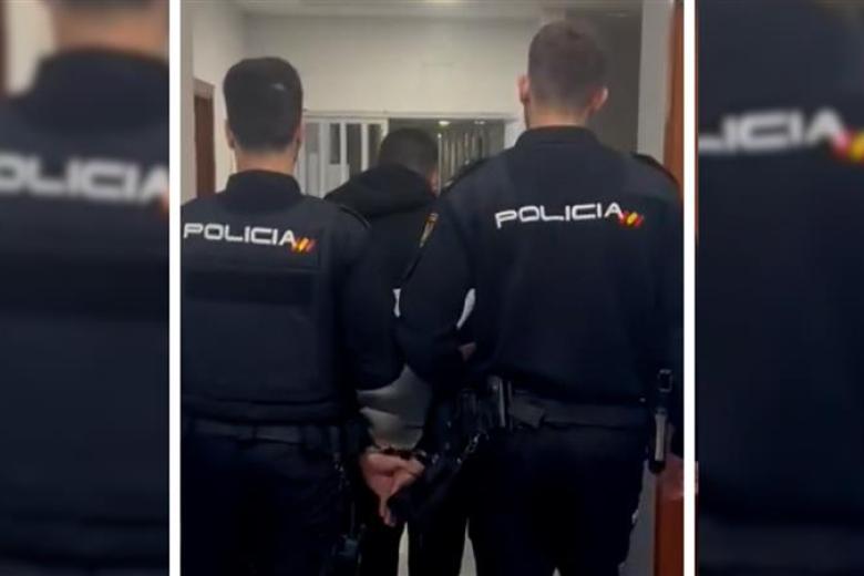 La policía nacional escolta al sospechoso de los ataques en Algeciras