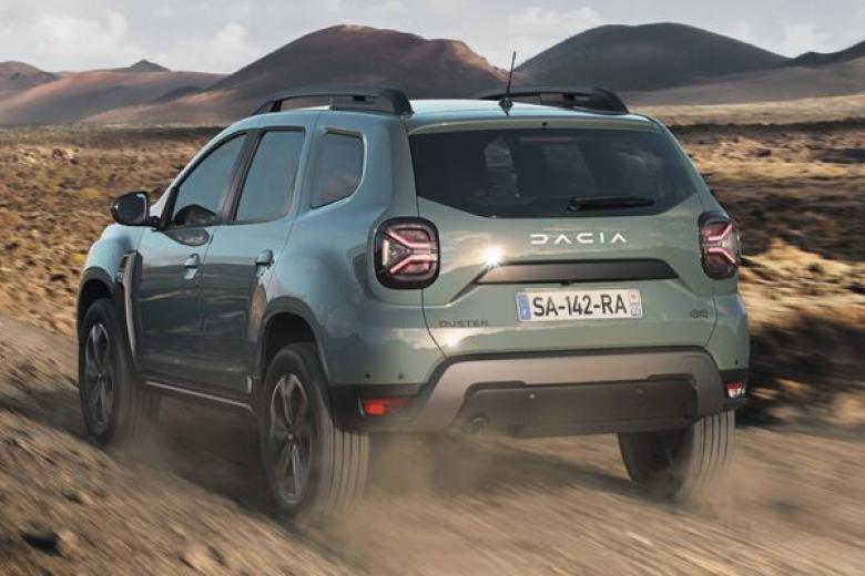 Dacia Duster. El fabricante propiedad de Renault hace valer a uno de sus modelos más populares, que en este caso incluye incluso etiqueta ECO gracias a su motor GLP de gas con 100 caballos de potencia. Amplio en su interior destaca además por su presencia contundente