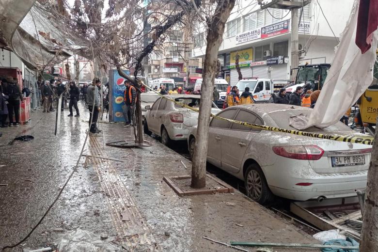 Las calles de Turquía han quedado llenas de escombros tras el fuerte terremoto
