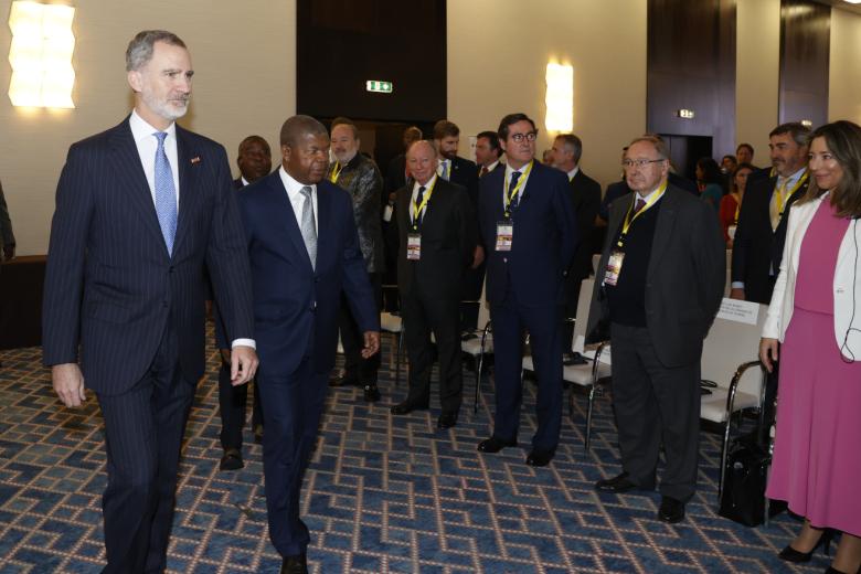 Su Majestad el Rey junto al Presidente de Angola a su llegada al encuentro empresarial España Angola