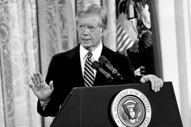 El presidente de Estados Unidos, Jimmy Carter, da una conferencia de prensa en el Salón Este de la Casa Blanca