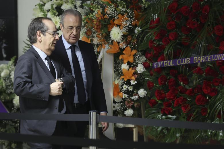 El presidente del Real Madrid, Florentino Pérez en su visita a la capilla