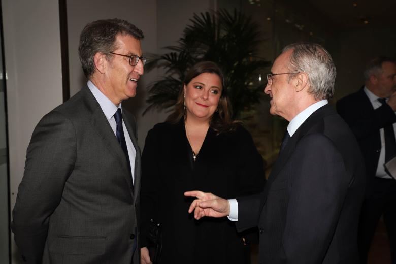Alberto Núñez Feijóo charla con Florentino Pérez y María Ángeles Pérez Sandoval