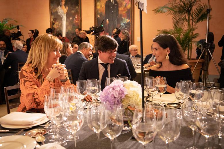 Mayte Alcaraz, Miguel Ángel Moreno y Rocío Monasterio charlan antes de dar comienzo a la gala