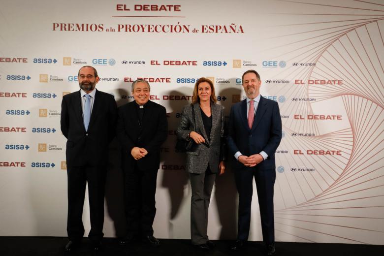 El nuncio Bernardito Auza junto a María Dolores de Cospedal, Alfonso Bullón de Mendoza y Bieito Rubido