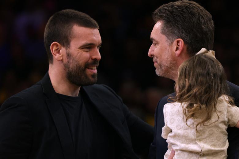 LOS ANGELES, CALIFORNIA - MARCH 07: (L-R) Marc Gasol smiles with his brother Pau Gasol #16 of the Los Angeles Lakers during his jersey retirement ceremony at halftime in the game between the Memphis Grizzlies and the Los Angeles Lakers at Crypto.com Arena on March 07, 2023 in Los Angeles, California. NOTE TO USER: User expressly acknowledges and agrees that, by downloading and/or using this Photograph, user is consenting to the terms and conditions of the Getty Images License Agreement. Mandatory Copyright Notice: Copyright 2023 NBAE.   Harry How/Getty Images/AFP (Photo by Harry How / GETTY IMAGES NORTH AMERICA / Getty Images via AFP)