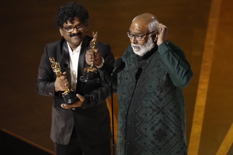 Chandrabose y M.M. Keeravaani, ganadores del Oscar a la mejor canción original por Naatu Naatu, de RRR