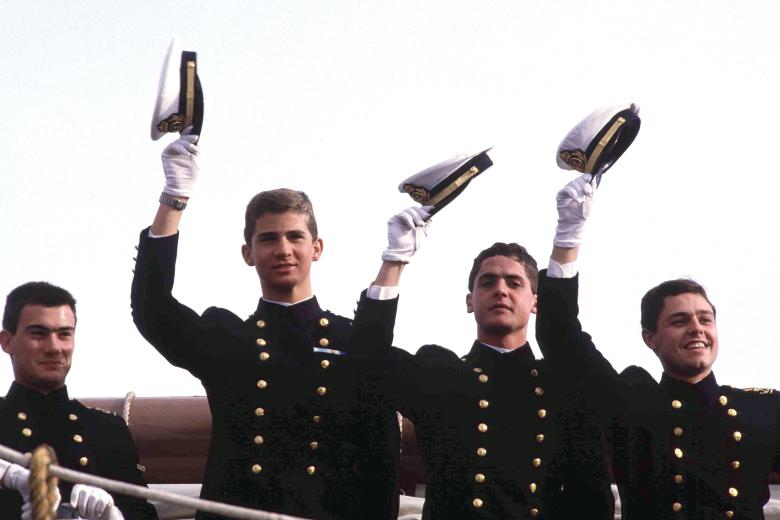 El príncipe Felipe de Borbón durante su instrucción en la Escuela Naval Militar de Marín , Pontevedra
años 1986