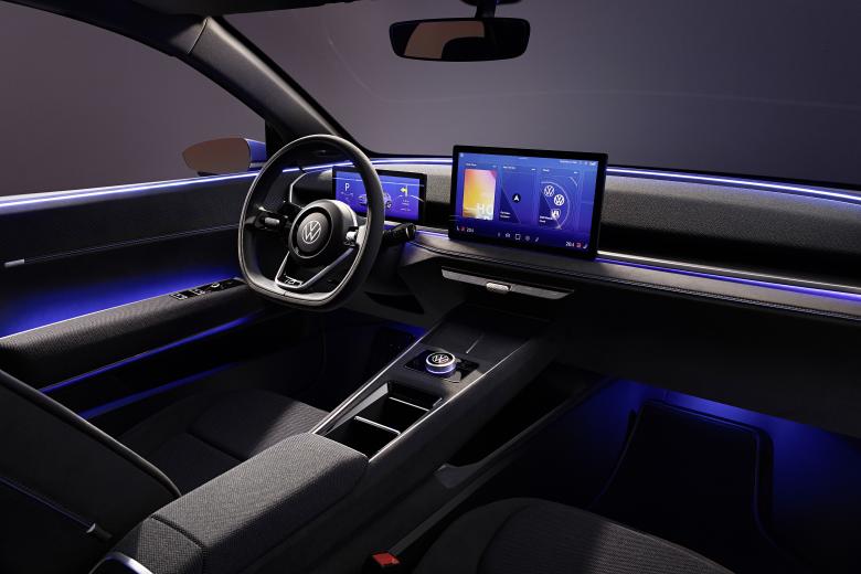 VW ID. 2all. La climatización cuenta con mandos independientes para facilitar el manejo del sistema y se combina con asientos calefactados. Dispone de sistema de conducción semiautónoma Travel Assist y de un gran techo panorámico