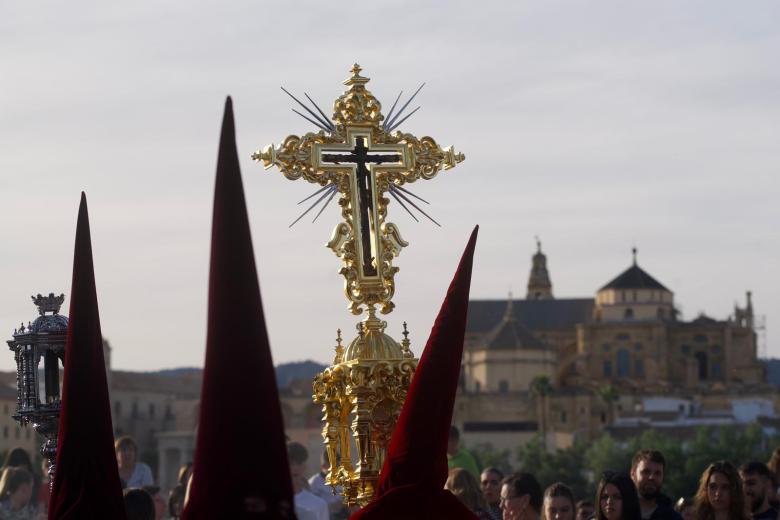 Salida procesional de la Archicofradía De la Vera Cruz