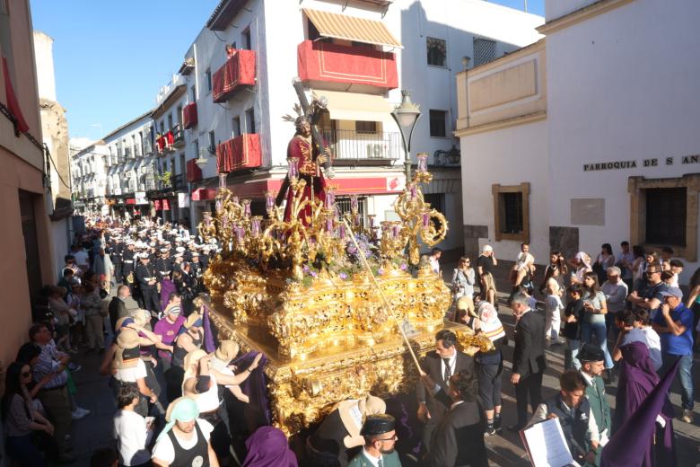 Salida procesional de la hermandad del Calvario