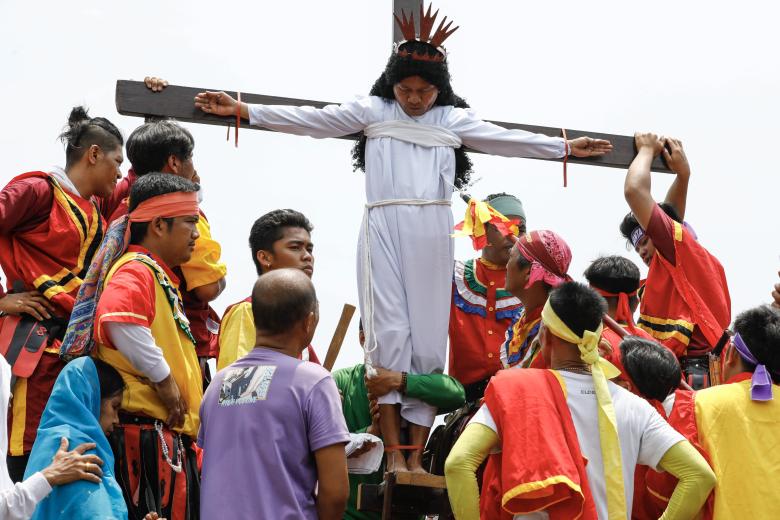 Paombong (Philippines), 07/04/2023.- The feet of Filipino penitent Precy Valencia nailed to a wooden cross as Catholic devotees mark Good Friday in Paombong municipality of Bulacan Province, north of Manila, Philippines 07 April 2023. Despite warnings from Catholic church and government health officials against self-inflicted pain during the Lent season, expressions of faith and penance in Bulacan province esi:included a depiction of the crucifixion of Jesus Christ. (Filipinas) EFE/EPA/ROLEX DELA PENA