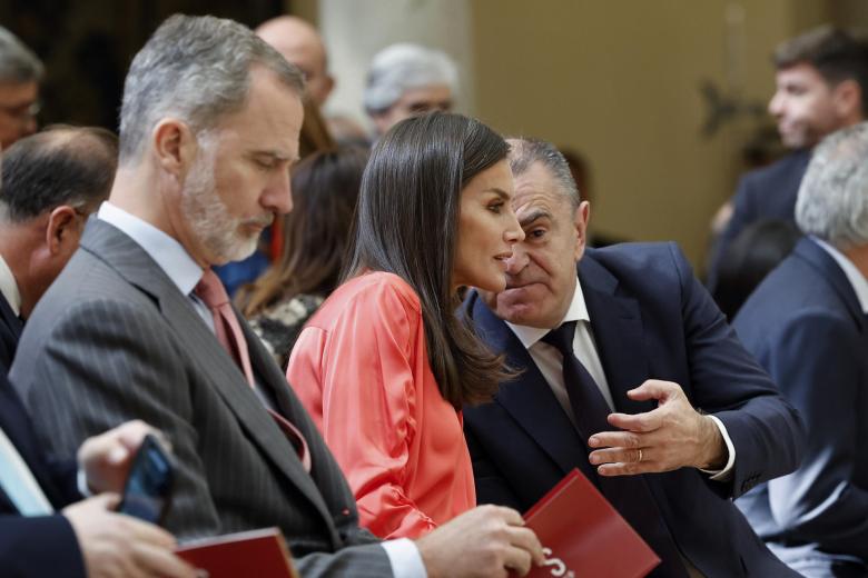 La Reina Letizia conversa con José Manuel Franco, presidente del Consejo Superior de Deportes