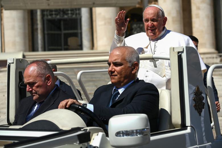 Pope Francis waves on his pope mobile after the weekly general audience at Saint Peters' square in the Vatican, on April 26, 2023. (Photo by Vincenzo PINTO / AFP)