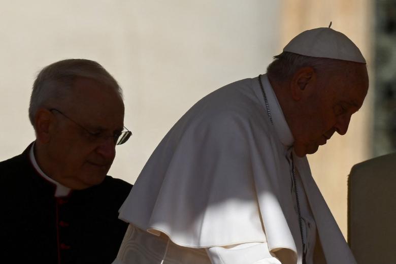 Pope Francis arrives for the weekly general audience at Saint Peters' square in the Vatican, on April 26, 2023. (Photo by Vincenzo PINTO / AFP)