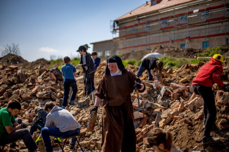 Drasty (Czech Republic), 22/04/2023.- A nun from the Discalced Carmelites order works at the construction site of their new convent in the village of Drasty, Czech Republic, 22 April 2023 (issued 28 April 2023). With their mission to Prague coming to an end, and tired of the capital's nightlife noises, the nuns moved to Drasty in 2018. After learning how to operate tractors and excavators, with the help of the local community, the order is currently building their new convent in the small town north of Prague (República Checa, Praga) EFE/EPA/MARTIN DIVISEK ATTENTION: This Image is part of a PHOTO SET