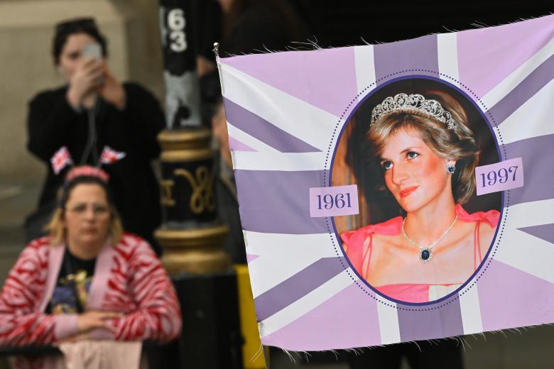 Algunos ciudadanos han querido recordar a Diana de Gales durante la jornada de la Coronación de Carlos III.