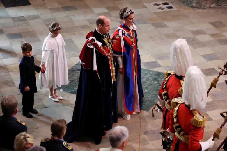 Los Príncipes de Inglaterra llegan a Westminster.