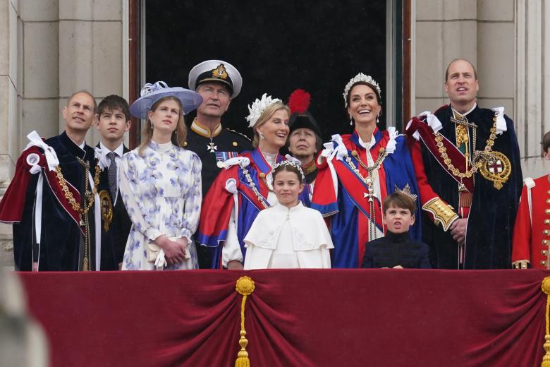 Foto de familia en el balcón del Palacio de Buckingham