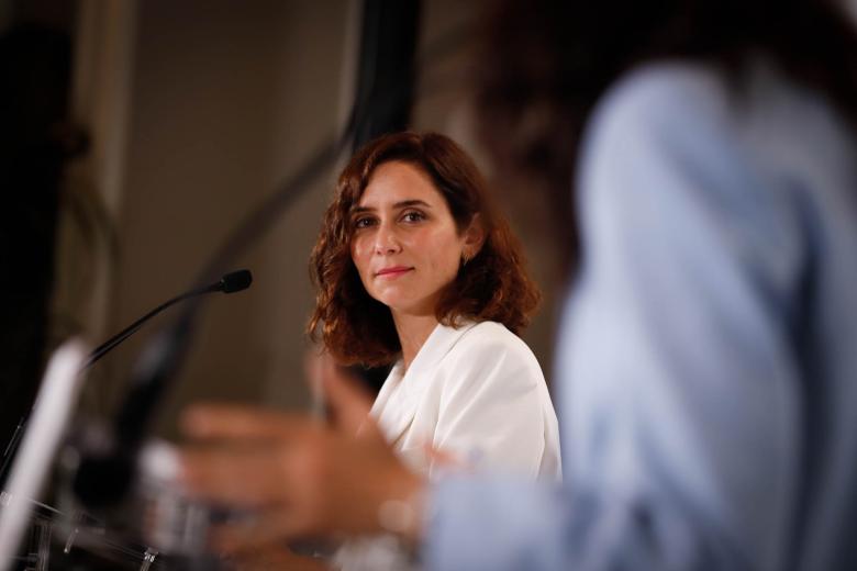 Isabel Díaz Ayuso responde las preguntas de Ana Martín durante el desayuno informativo