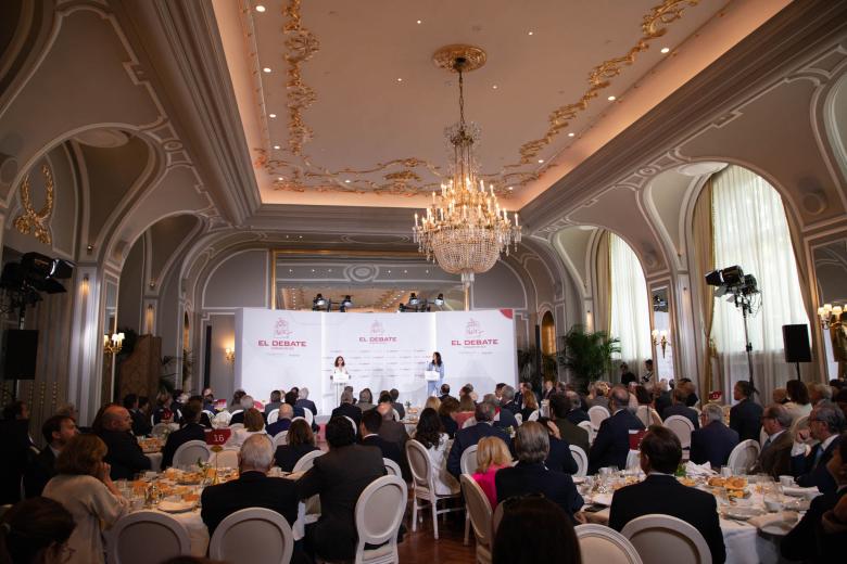 Vista general del desayuno informativo de El Debate con Isabel Díaz Ayuso en el hotel Ritz