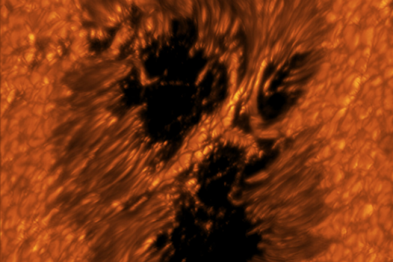 Estos fenómenos energéticos y eruptivos influyen en la capa atmosférica más externa del Sol, la heliosfera, con el potencial de impactar la Tierra y nuestra infraestructura crítica, explica la NSF en un comunicado