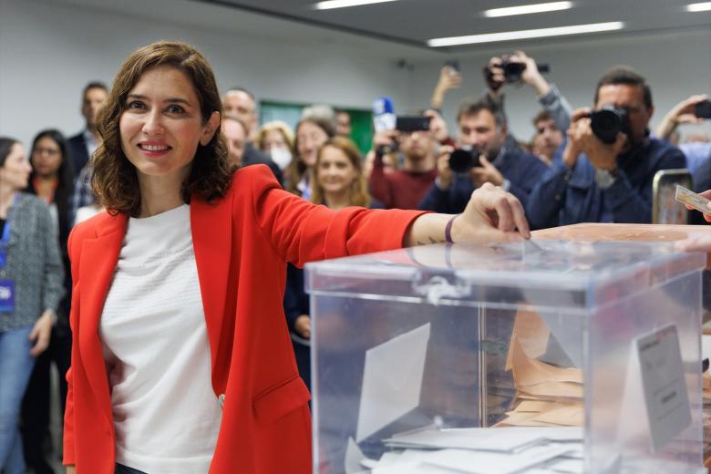 La presidenta de la Comunidad de Madrid puede salir de esta convocatoria electoral como la gran triunfadora si logra la mayoría absoluta que algunas encuestas vaticinan