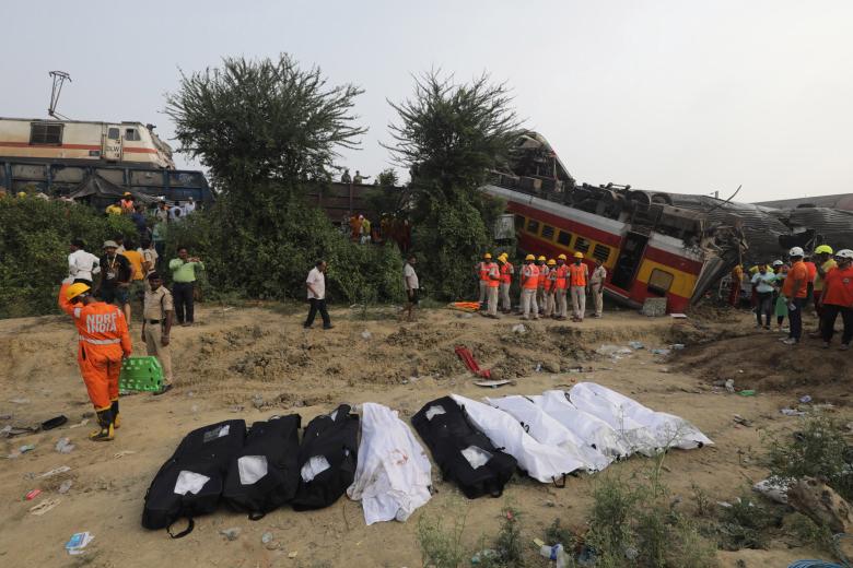 La India contabiliza más de 200 muertos tras el accidente ferroviario
