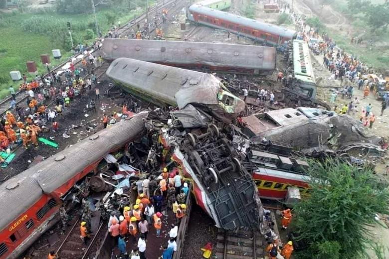 En el accidente han resultado implicados tres trenes que contabilizaban una quincena de vagones