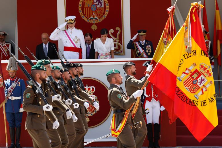 Felipe VI y Letizia en el palco real, en un momento del desfile