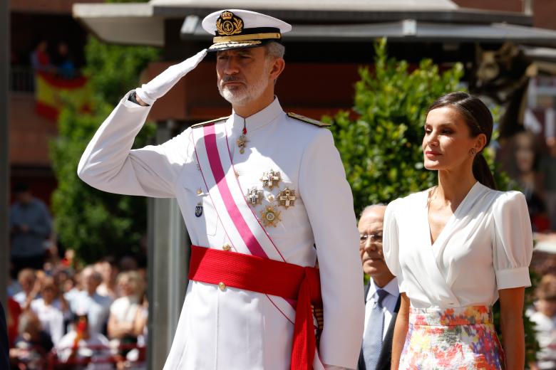 Felipe VI y Letizia en el palco real, en un momento del desfile