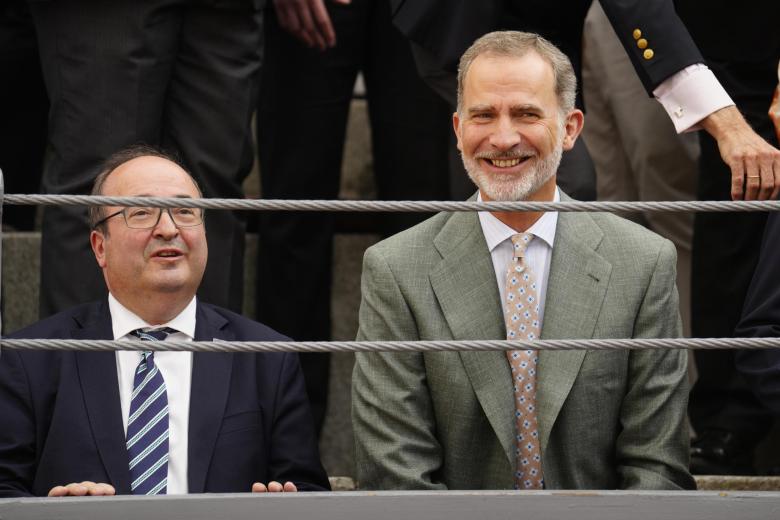 Felipe VI junto al ministro de Cultura, Miquel Iceta