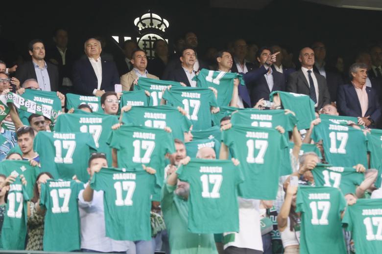 El Benito Villamarín de Sevilla se llenó con camisetas especiales de Joaquín para dar el último adiós futbolístico a su gran ídolo
