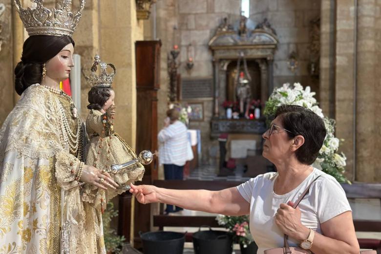 Besamanos a la Virgen de los Remedios