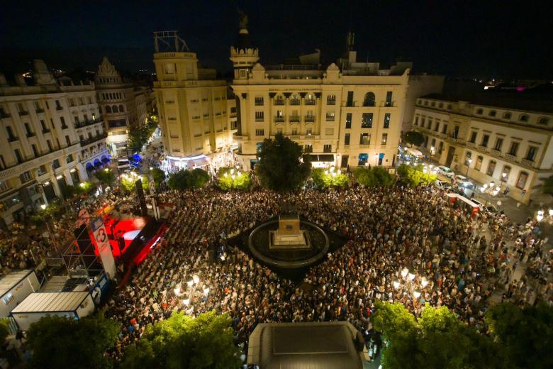 La Plaza de las Tendillas durante la Noche Blanca del Flamenco