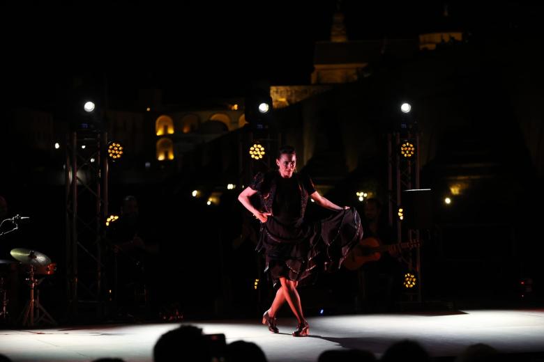 La Piñona bailando en la Noche Blanca del Flamenco