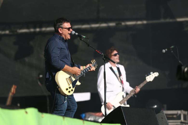 Pilton (United Kingdom), 24/06/2023.- Manic Street Preachers perform on the Other Stage at the Glastonbury Festival in Pilton, Britain, 24 June 2023. The Glastonbury Festival is a five-day festival of music, dance, theatre, comedy and performing arts running from 21 to 25 June 2023. (Reino Unido) EFE/EPA/ADAM VAUGHAN