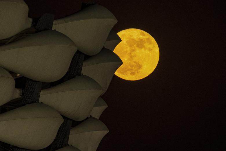 Imagen de la Superluna del Cier vo en Iraq