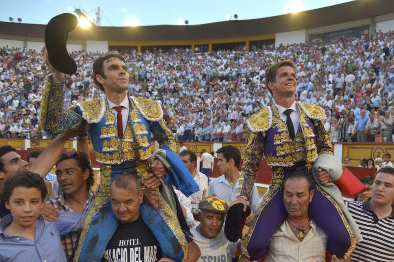El Juli sale a hombros junto a José Tomás en Badajoz en 2012. Una de las grandes rivalidades de la historia del toreo.