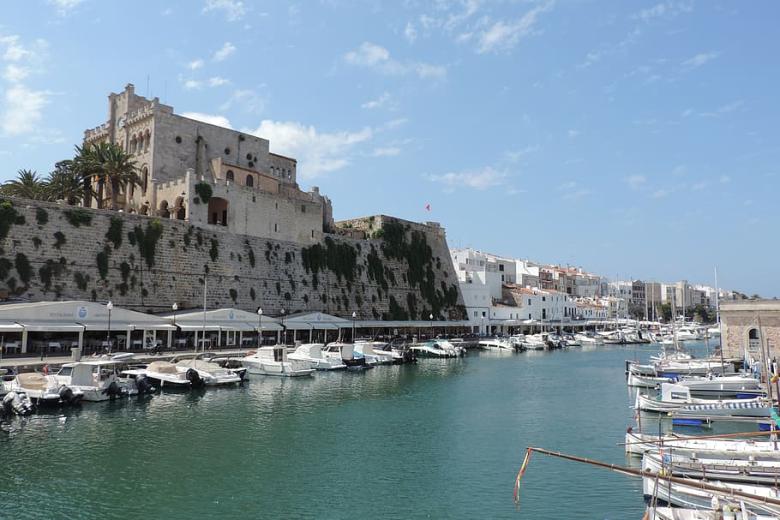 El puerto de Ciudadela (Menorca), lugar en el que más frecuentemente ocurren las rissagues