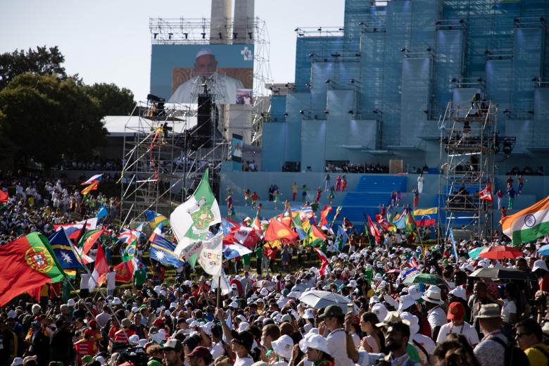 El desfile de todas las banderas del mundo frente al Papa Francisco