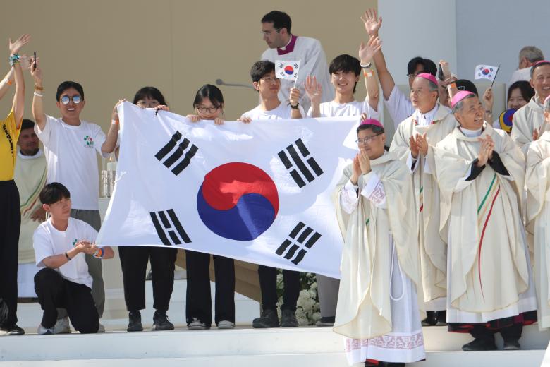 Jóvenes coreanos celebran que Seúl acogerá la próxima JMJ en 2027