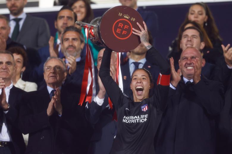 LOLA GALLARDO. Capitana y portera del Atlético de Madrid, equipo en el que lleva jugando diez años, llegó a ganar una Champions con el Olympique de Lyon.