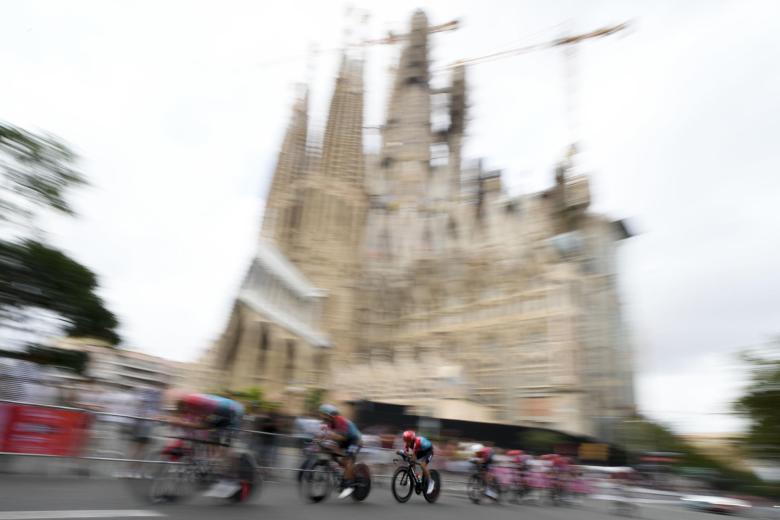 La Sagrada Familia de Barcelona fue testigo del comienzo de La Vuelta a España 2023.