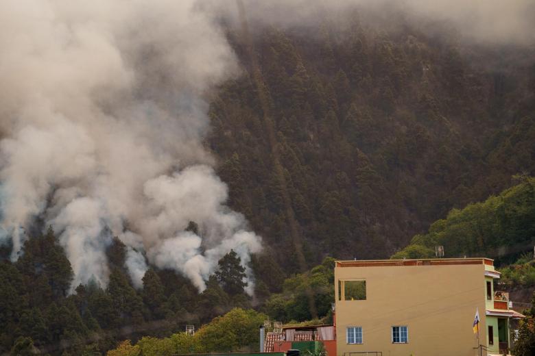 Imagen del barrio de Pinolere, en el municipio de La Orotava, que ha sido evacuado a consecuencia de la cercanía del incendio forestal que afecta a varios municipios de la isla de Tenerife
