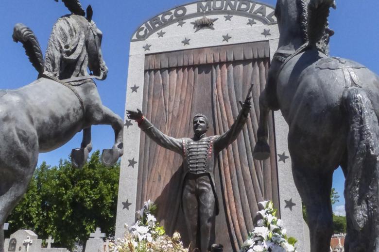 Uno de los panteones del cementerio de la Almudena