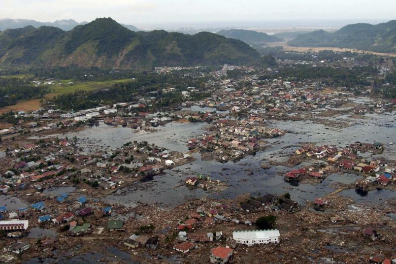 En 2004, Indonesia sufrió un sismo de magnitud 9,1 que a su vez provocó un tsunami en el océano Índico, que se tradujo en la muerte de 230.000 personas en una docena de países
