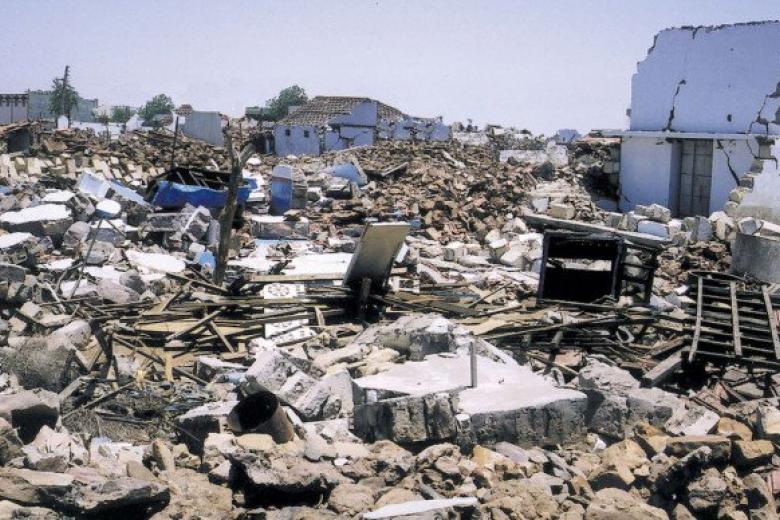 En Gujarat, India un terremoto de magnitud 7,6 provoca la muerte de 20.000 personas en 2001.