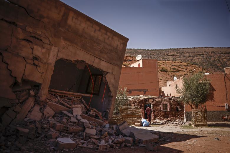 Talat N'yaaqou (Morocco), 11/09/2023.- A Moroccan woman walks amid the rubble of her house destroyed in a powerful earthquake which hit the country two days earlier, in the village of Talat N'Yaaqoub, south of Marrakesh, Morocco, 11 September 2023. A magnitude 6.8 earthquake that struck central Morocco late 08 September has killed more than 2,450 people and injured as many, damaging buildings from villages and towns in the Atlas Mountains to Marrakech, according to a report released by the country's Interior Ministry. The earthquake has affected more than 300,000 people in Marrakech and its outskirts, the UN Office for the Coordination of Humanitarian Affairs (OCHA) said. Morocco's King Mohammed VI on 09 September declared a three-day national mourning for the victims of the earthquake. (Terremoto/sismo, Marruecos) EFE/EPA/MOHAMED MESSARA