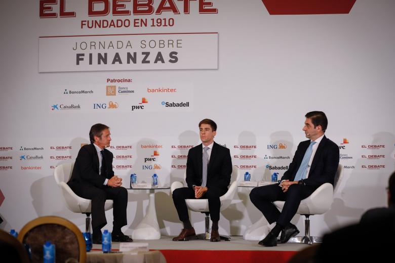 Guillermo Hott, Jorge Sanz y Gonzalo Gómez Retuerto, durante la última mesa de la primera Jornada Financiera de El Debate